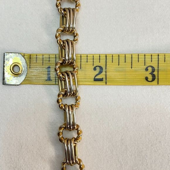 Gold Tone Chain Necklace Round Spiral Links With 3 Smooth Oval Links In a Group - Picture 7 of 7